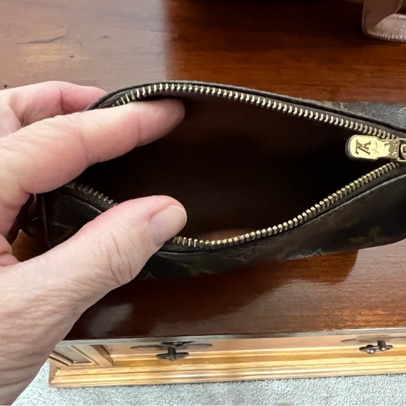 Louis Vuitton Hand Bag - Picture 5 of 9